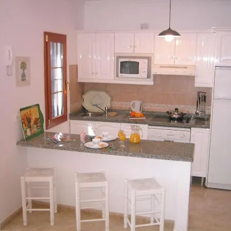 Вилла Puerto Del Carmen Sleeps 6 Pool Wifi T691347