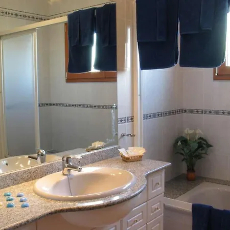 Villa Puerto Del Carmen Sleeps 6 Pool Wifi T691347 Puerto del Carmen (Lanzarote)