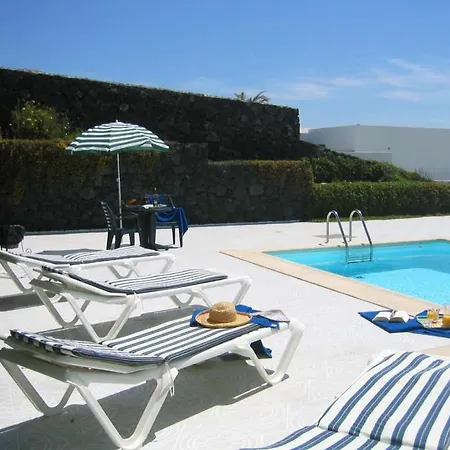 Вилла Puerto Del Carmen Sleeps 6 Pool Wifi T691347