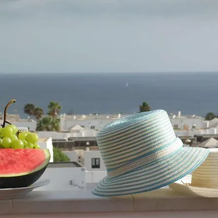 Вилла Puerto Del Carmen Sleeps 6 Pool Wifi T691347